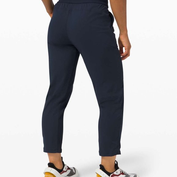 Lululemon Woman's Size 2 True Navy Beyond the Studio Crop Lightweight Pants - Picture 11 of 14